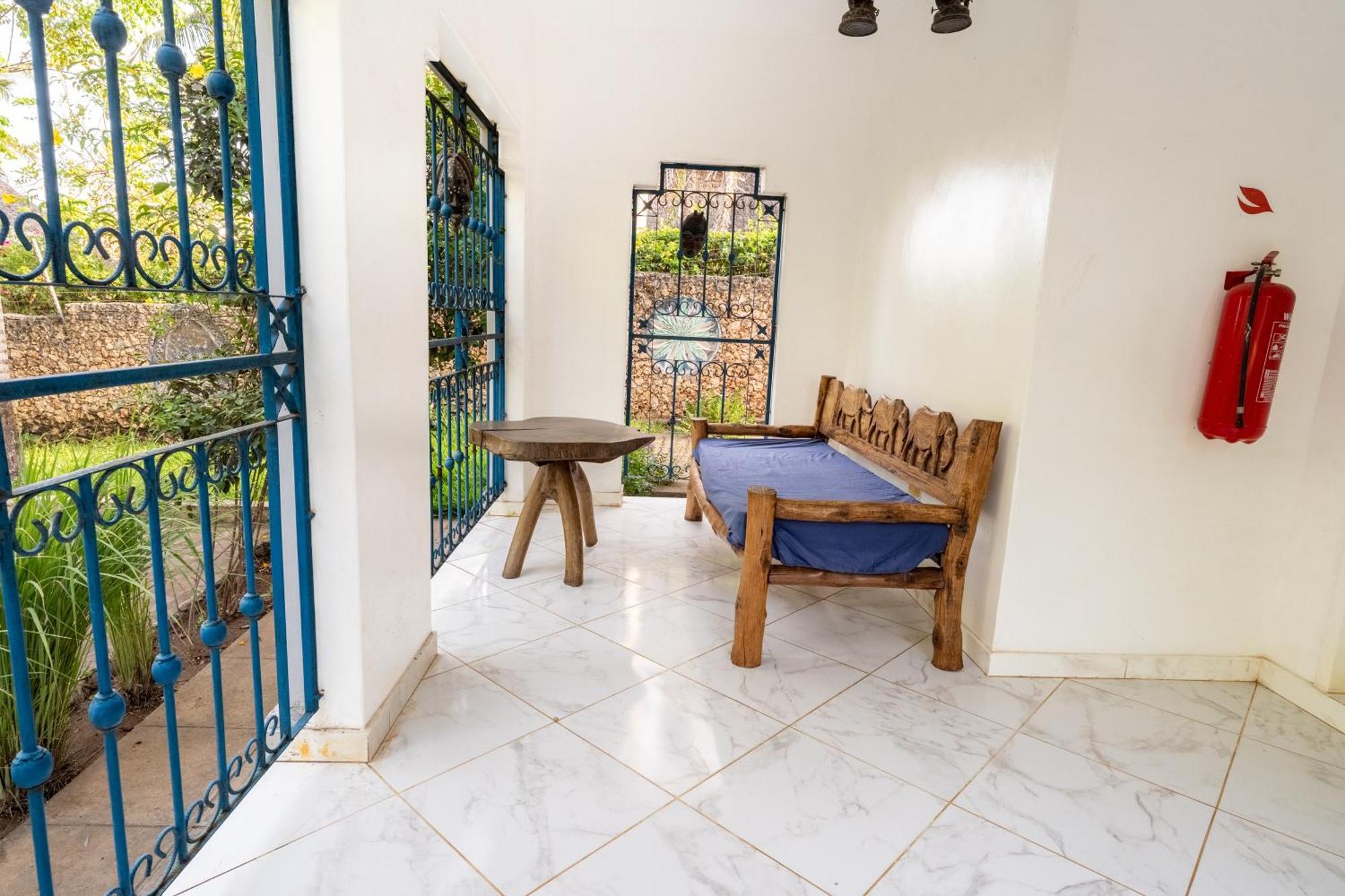 Queens Chateau Boutique Villa 디아니 해변 외부 사진