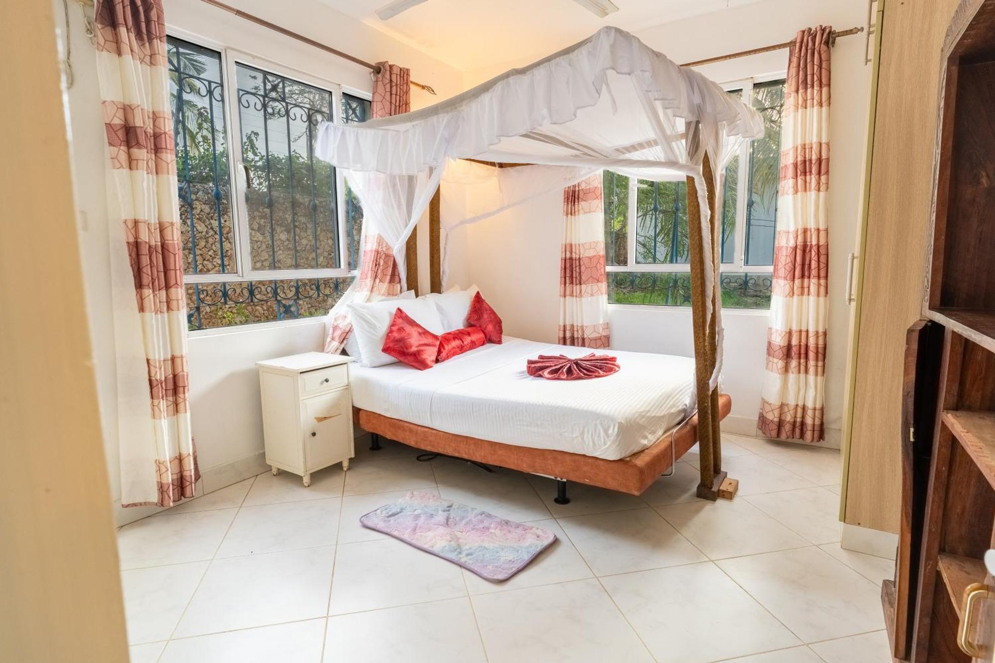 Queens Chateau Boutique Villa 디아니 해변 외부 사진
